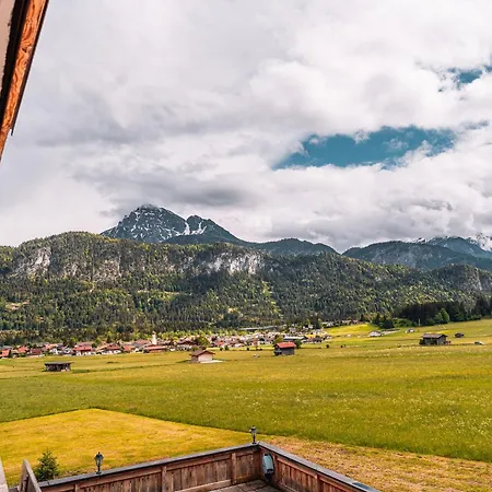 Guest house Hahnenkamm *