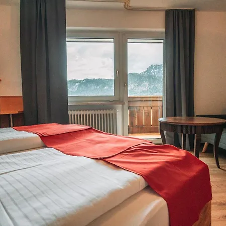 Πανσιόν Hahnenkamm 3*