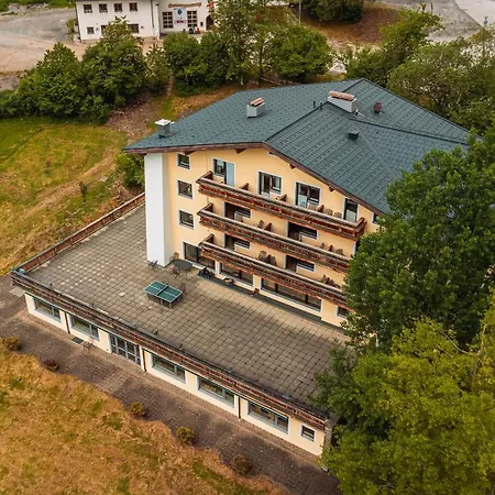 Hahnenkamm 3* Reutte